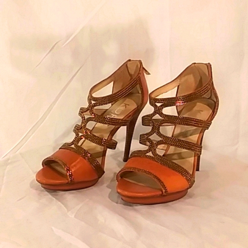 🔥Beautiful Michael Kors Tan Leather & Gold Chain Strap Heels